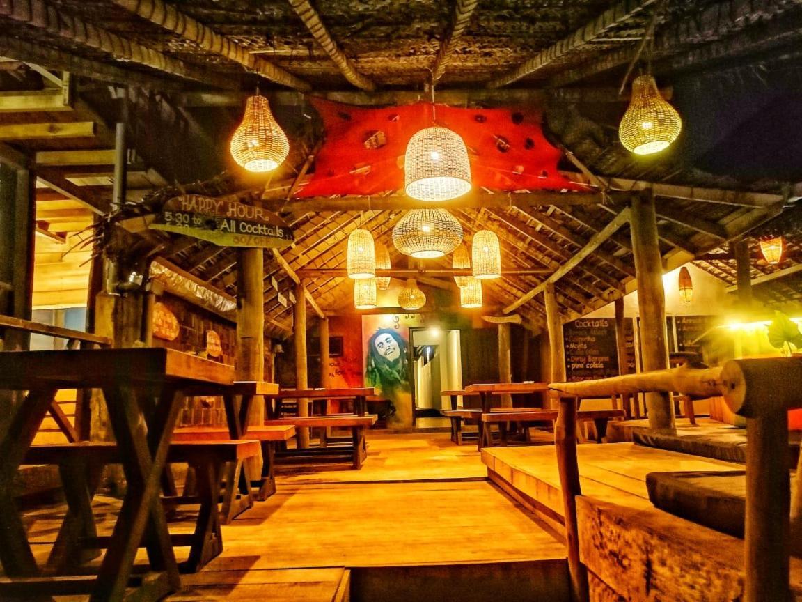 Backpack Beach Hostel & Reggae Bar Bussa Esterno foto
