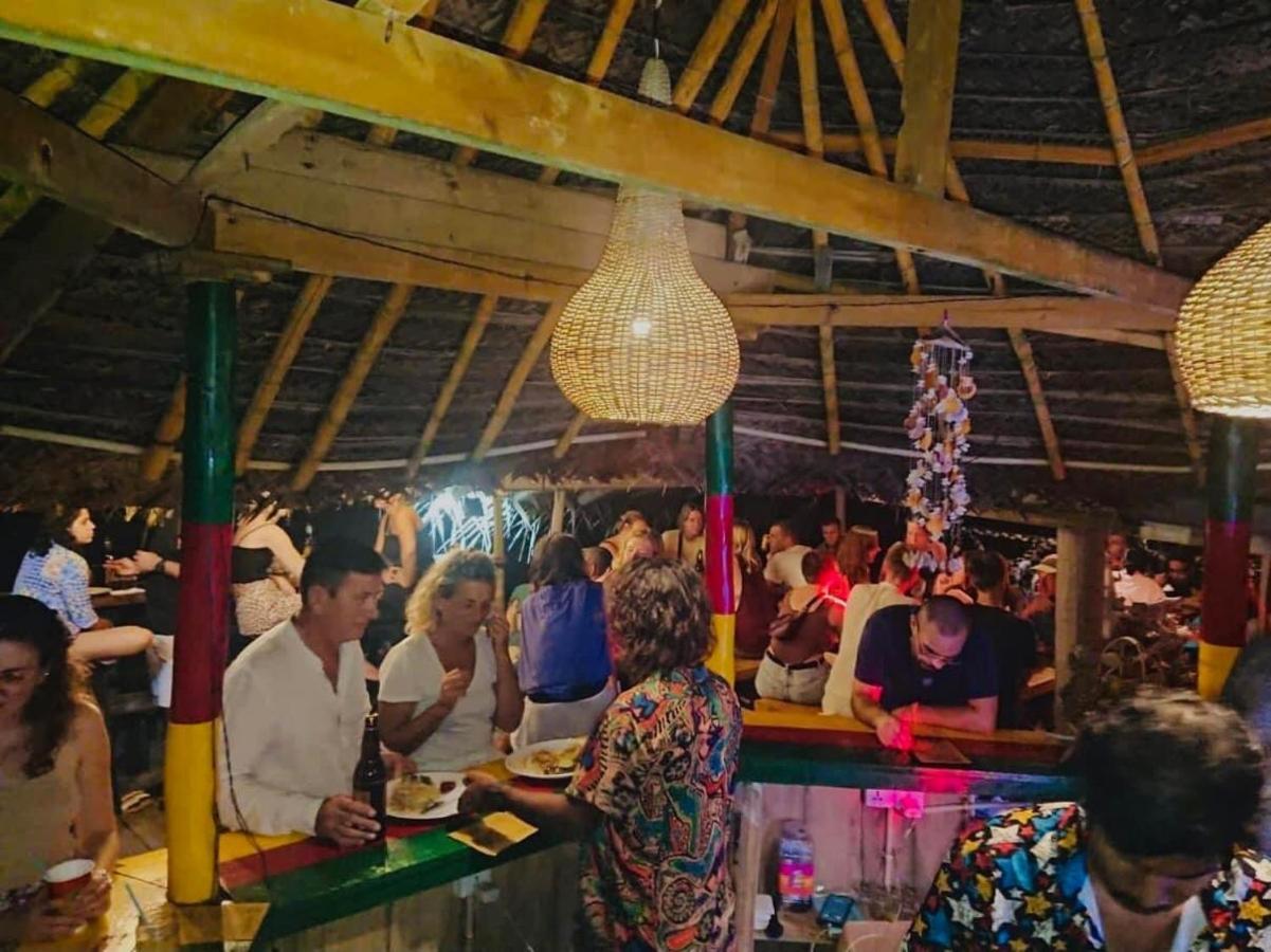 Backpack Beach Hostel & Reggae Bar Bussa Esterno foto