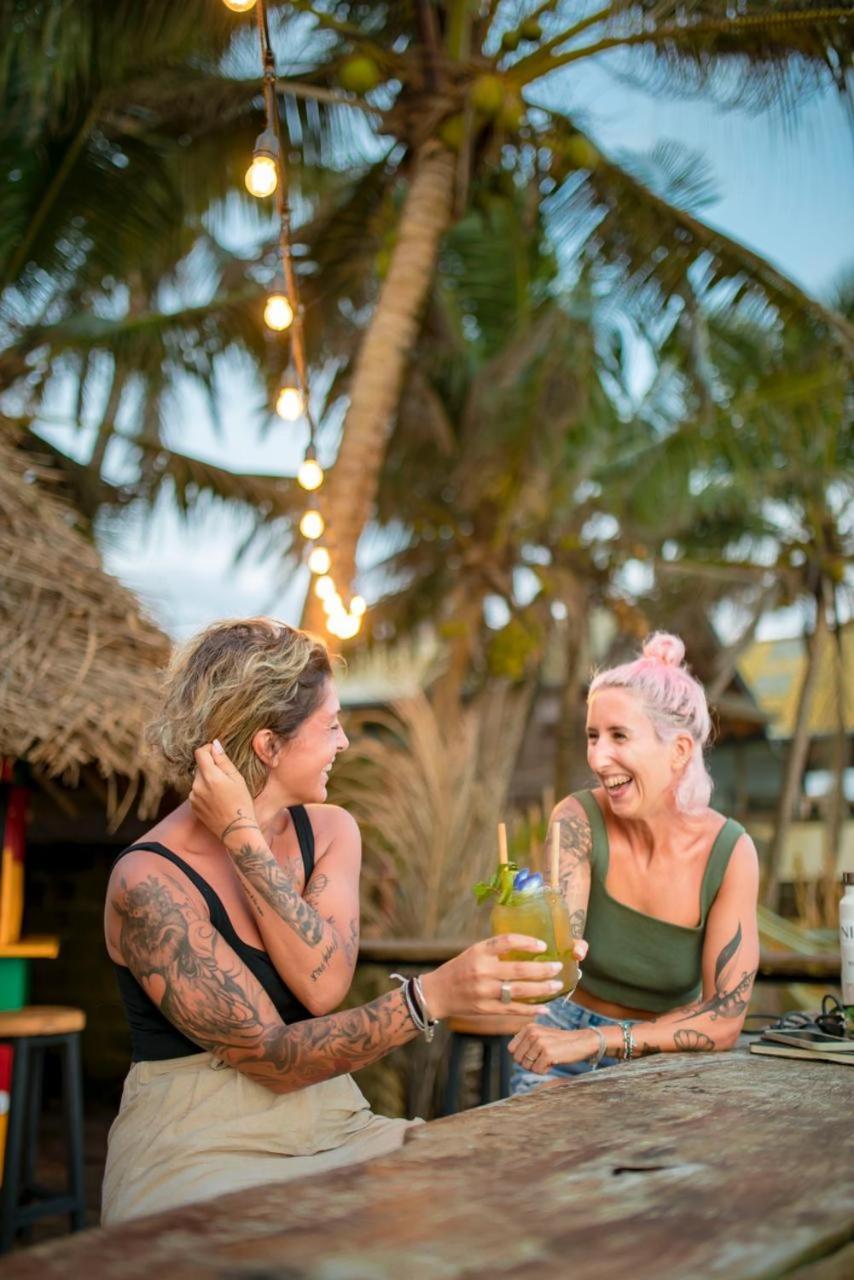 Backpack Beach Hostel & Reggae Bar Bussa Esterno foto