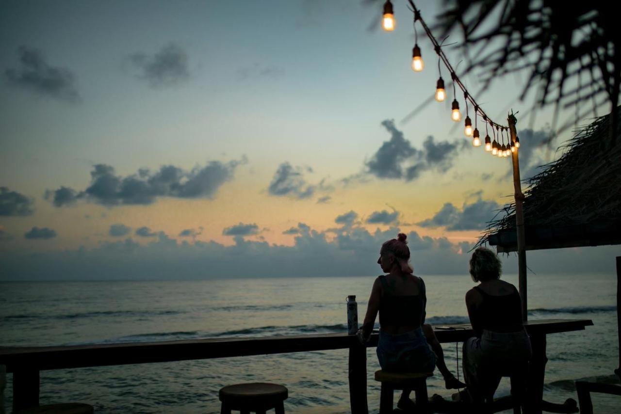 Backpack Beach Hostel & Reggae Bar Bussa Esterno foto