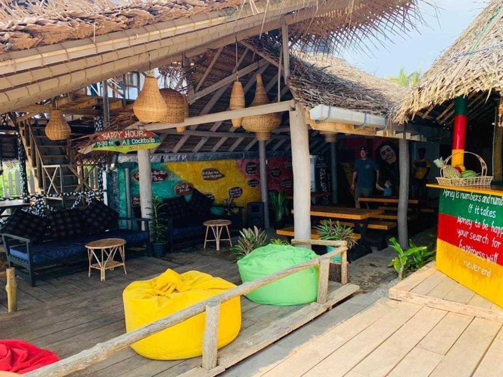 Backpack Beach Hostel & Reggae Bar Bussa Esterno foto