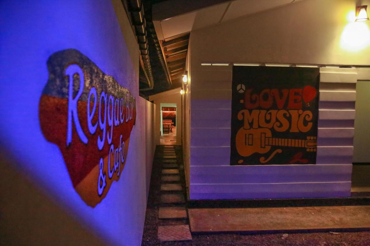 Backpack Beach Hostel & Reggae Bar Bussa Esterno foto