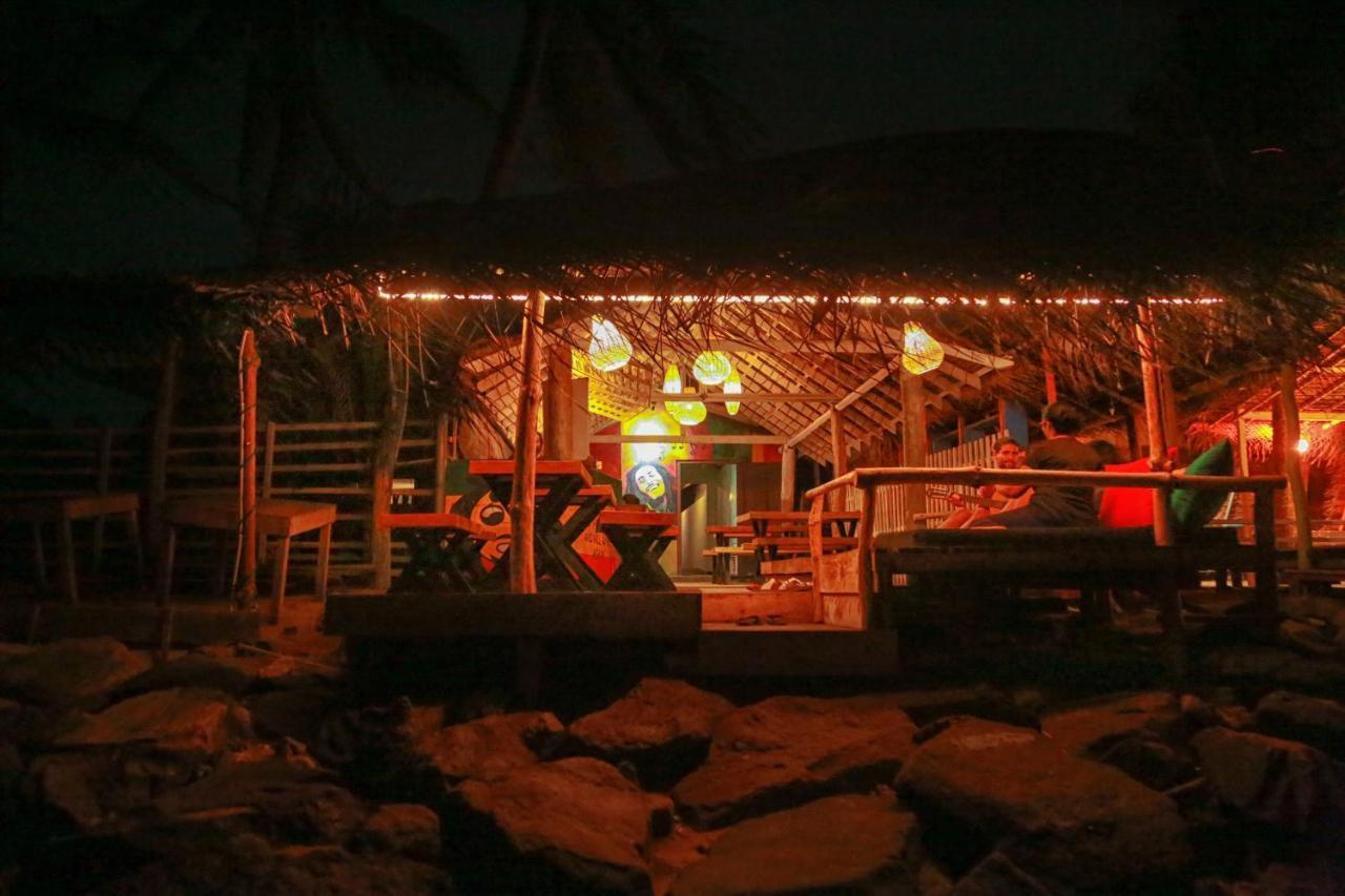 Backpack Beach Hostel & Reggae Bar Bussa Esterno foto
